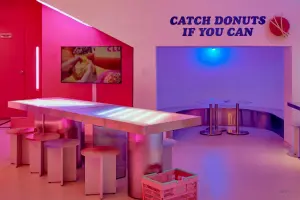 Y2K 감성 네온 도넛카페 홀 인테리어